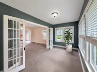 904 South Mckinley Avenue, Freeport, IL 61032