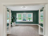 904 South Mckinley Avenue, Freeport, IL 61032
