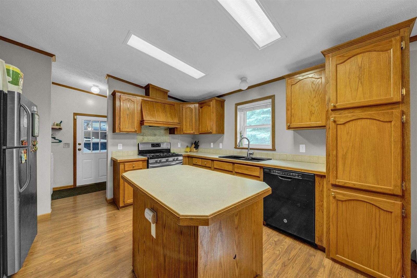 302 Redwine Drive, Houghton Lake, MI 48629