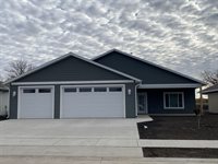 3605 Pinewood, Spirit Lake, IA 51360