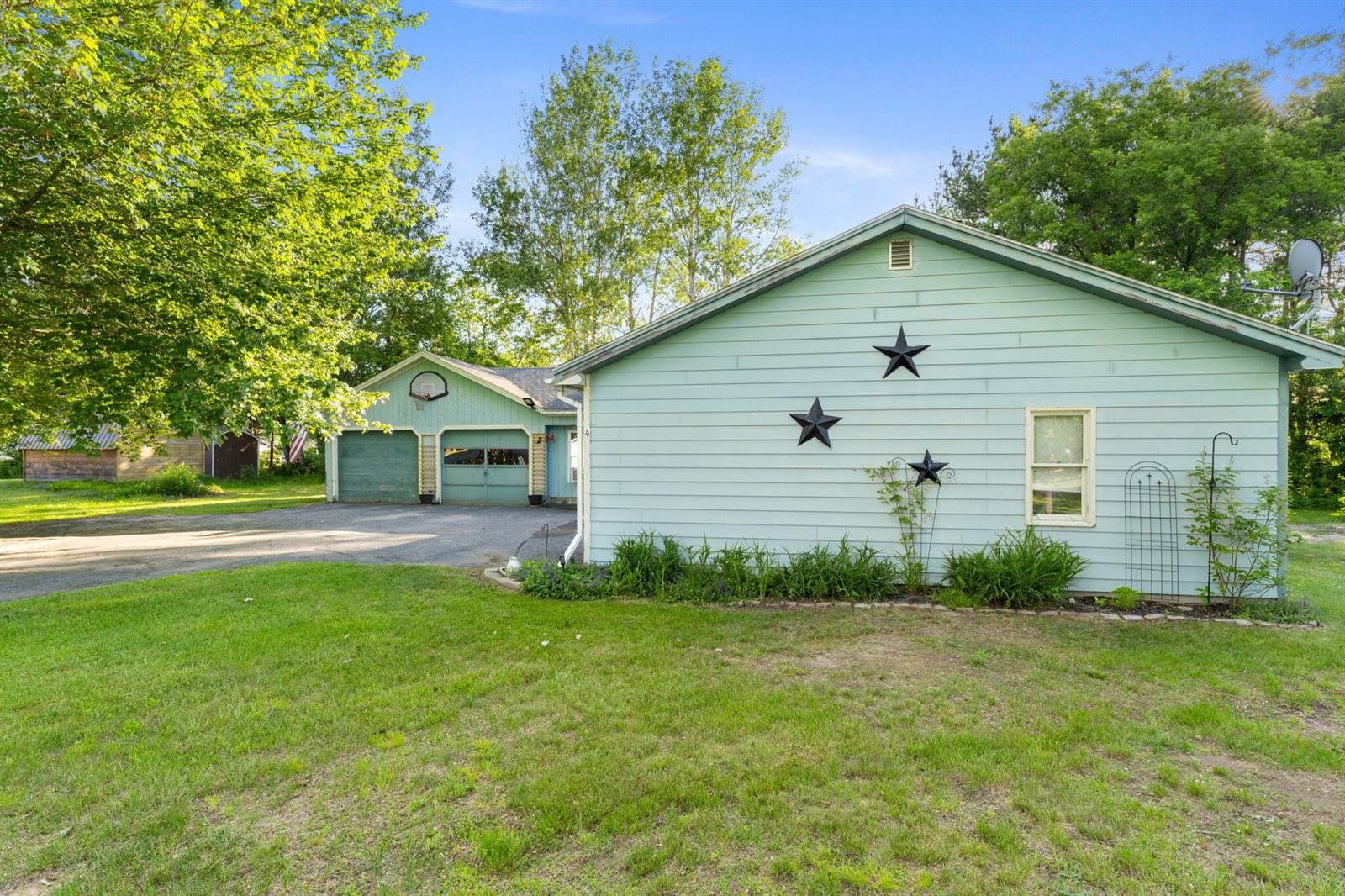 4 Mann Street, Howland, ME 04448