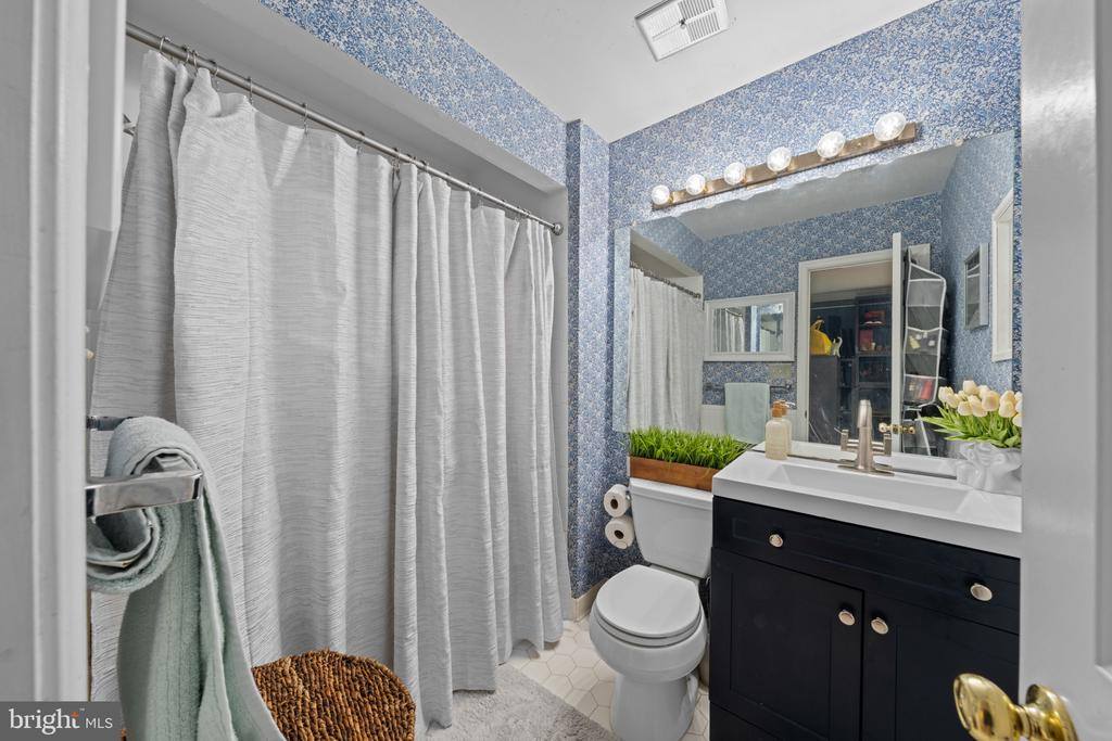 20668 Highland Hall Drive, Gaithersburg, MD 20886