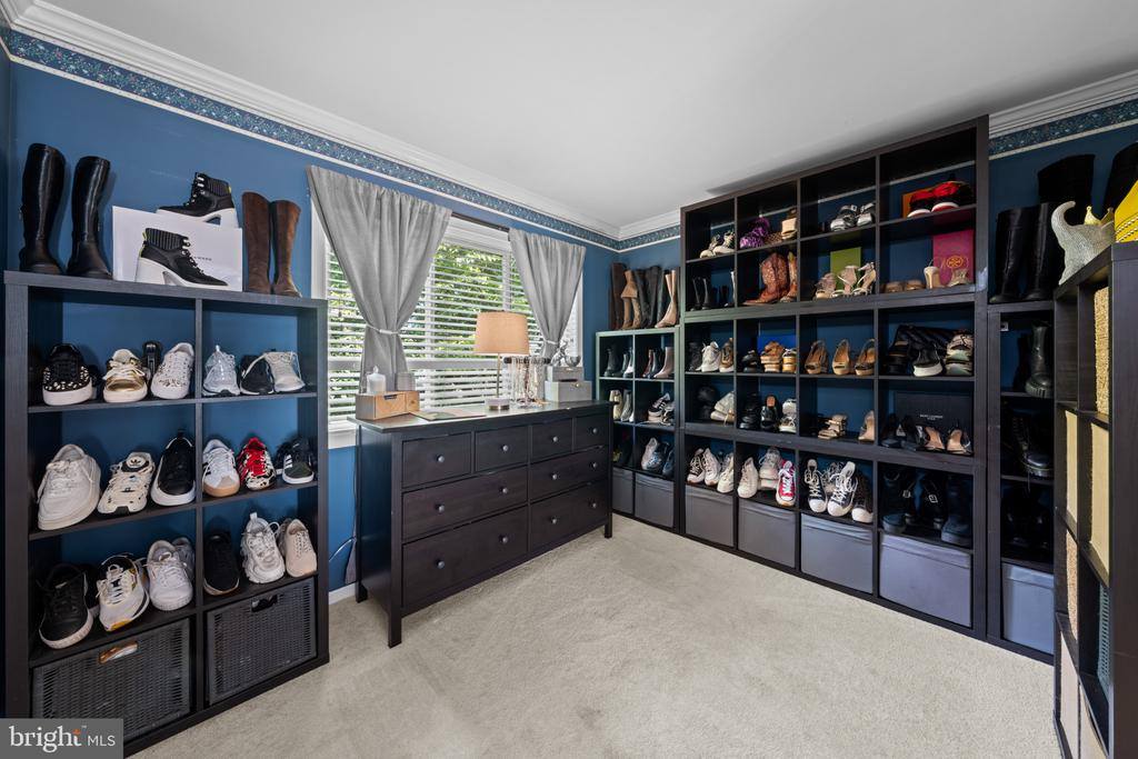 20668 Highland Hall Drive, Gaithersburg, MD 20886