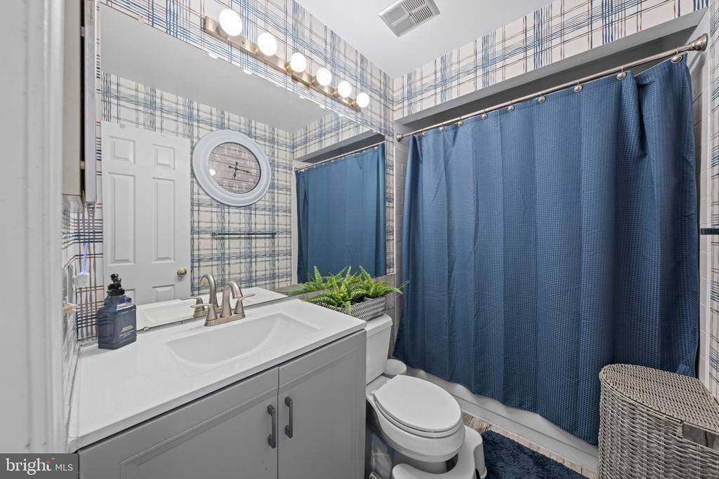 20668 Highland Hall Drive, Gaithersburg, MD 20886