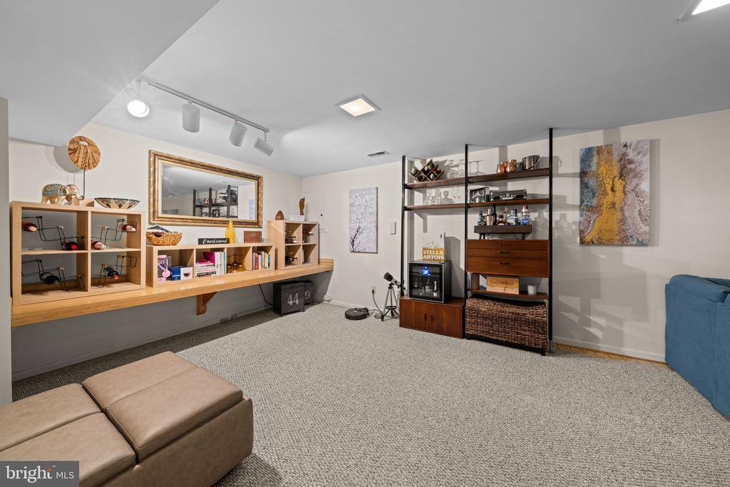 20668 Highland Hall Drive, Gaithersburg, MD 20886