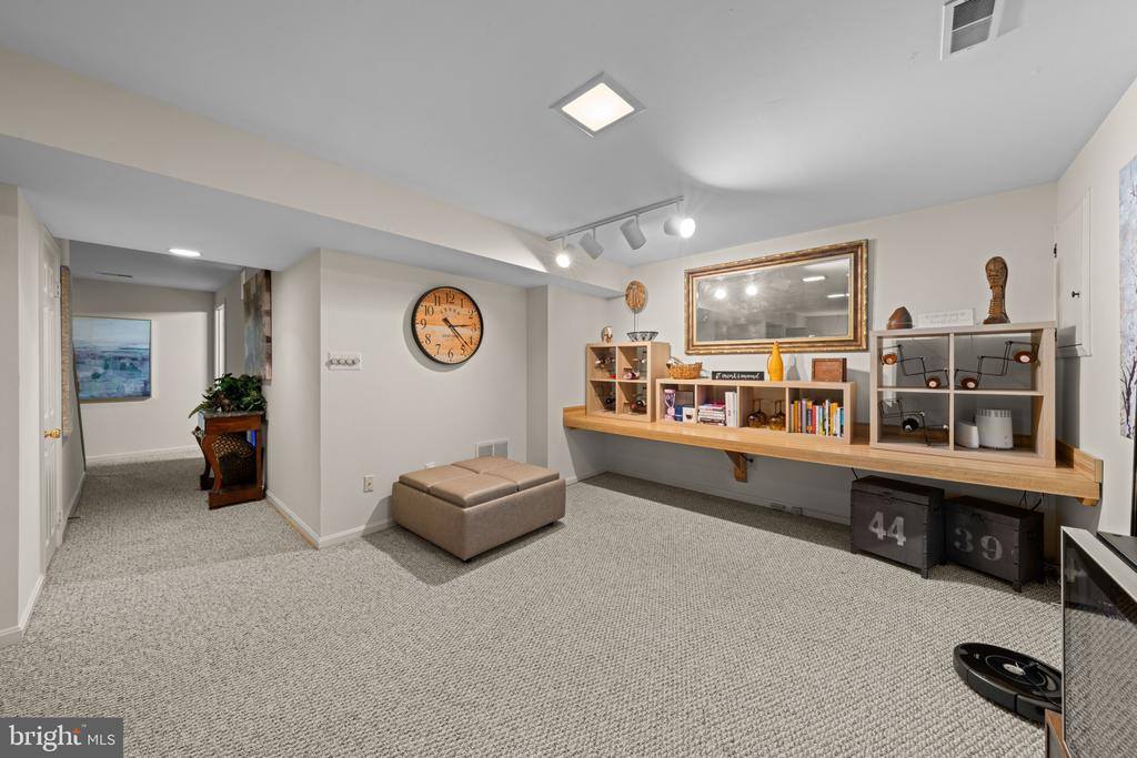 20668 Highland Hall Drive, Gaithersburg, MD 20886