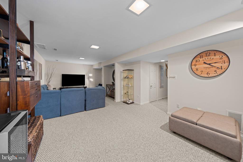 20668 Highland Hall Drive, Gaithersburg, MD 20886