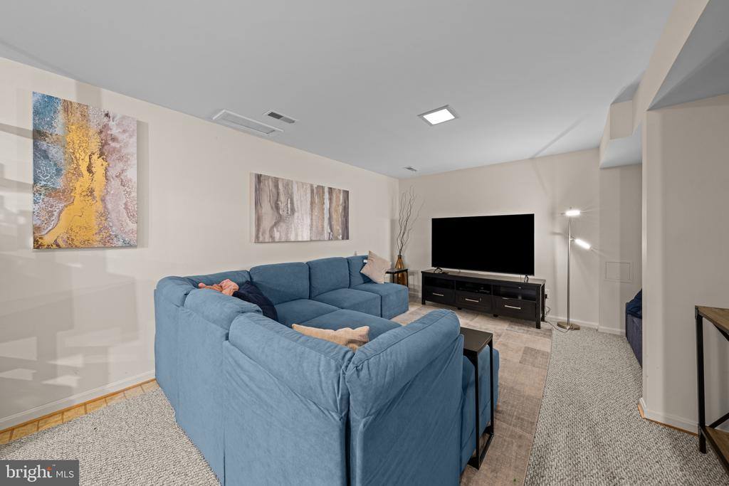20668 Highland Hall Drive, Gaithersburg, MD 20886