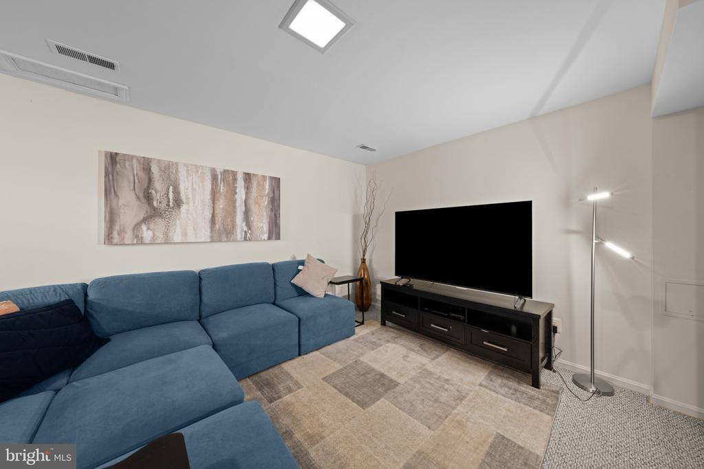 20668 Highland Hall Drive, Gaithersburg, MD 20886
