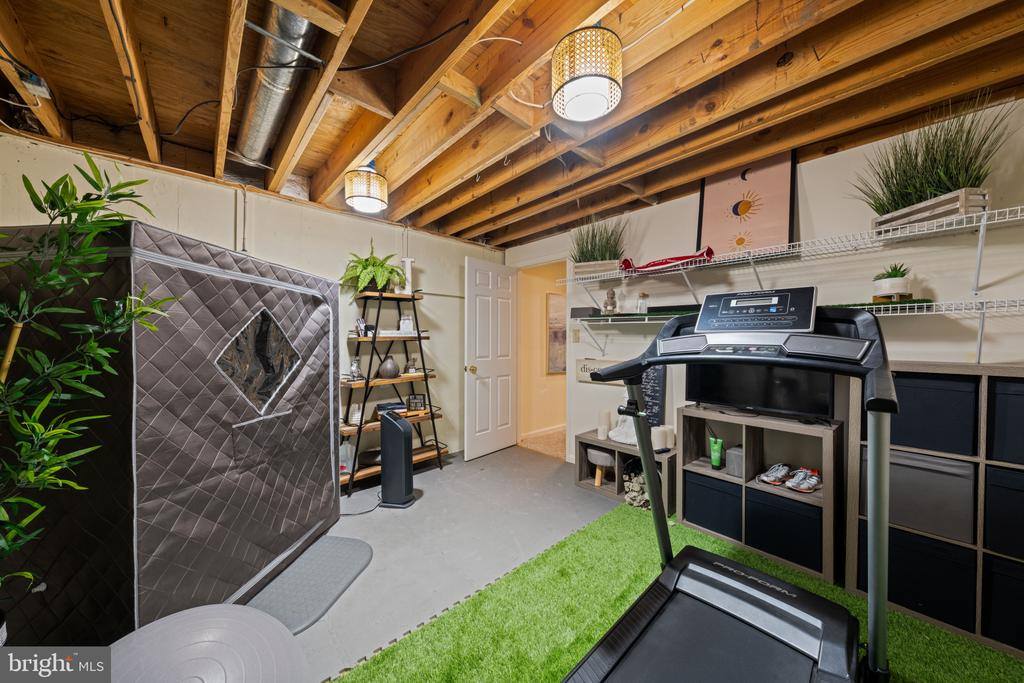 20668 Highland Hall Drive, Gaithersburg, MD 20886