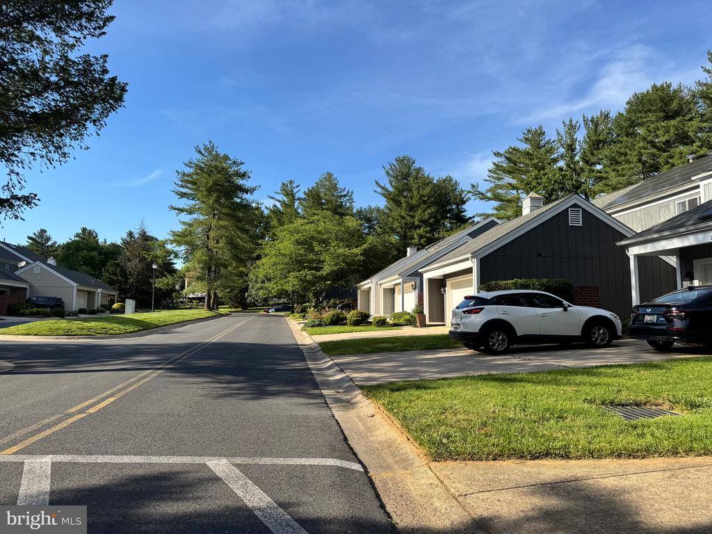 20668 Highland Hall Drive, Gaithersburg, MD 20886