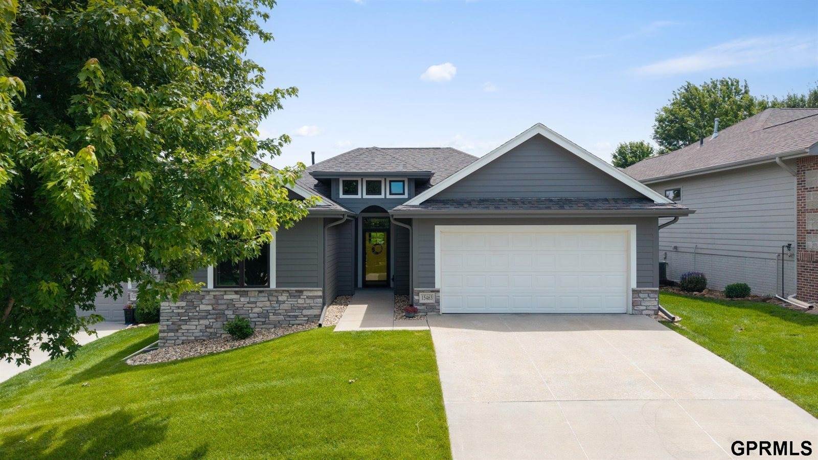 15463 Ogden Circle, Omaha, NE 68116