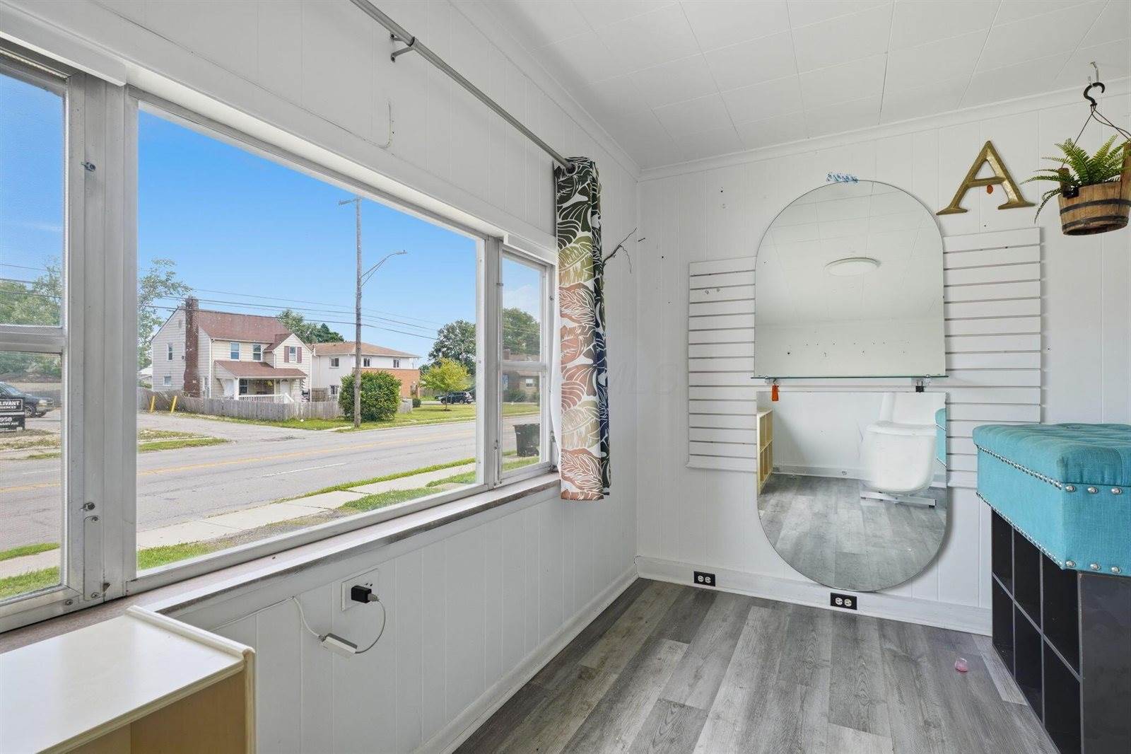 2961 Sullivant Avenue, Columbus, OH 43204