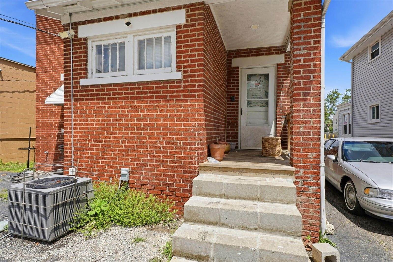 2961 Sullivant Avenue, Columbus, OH 43204