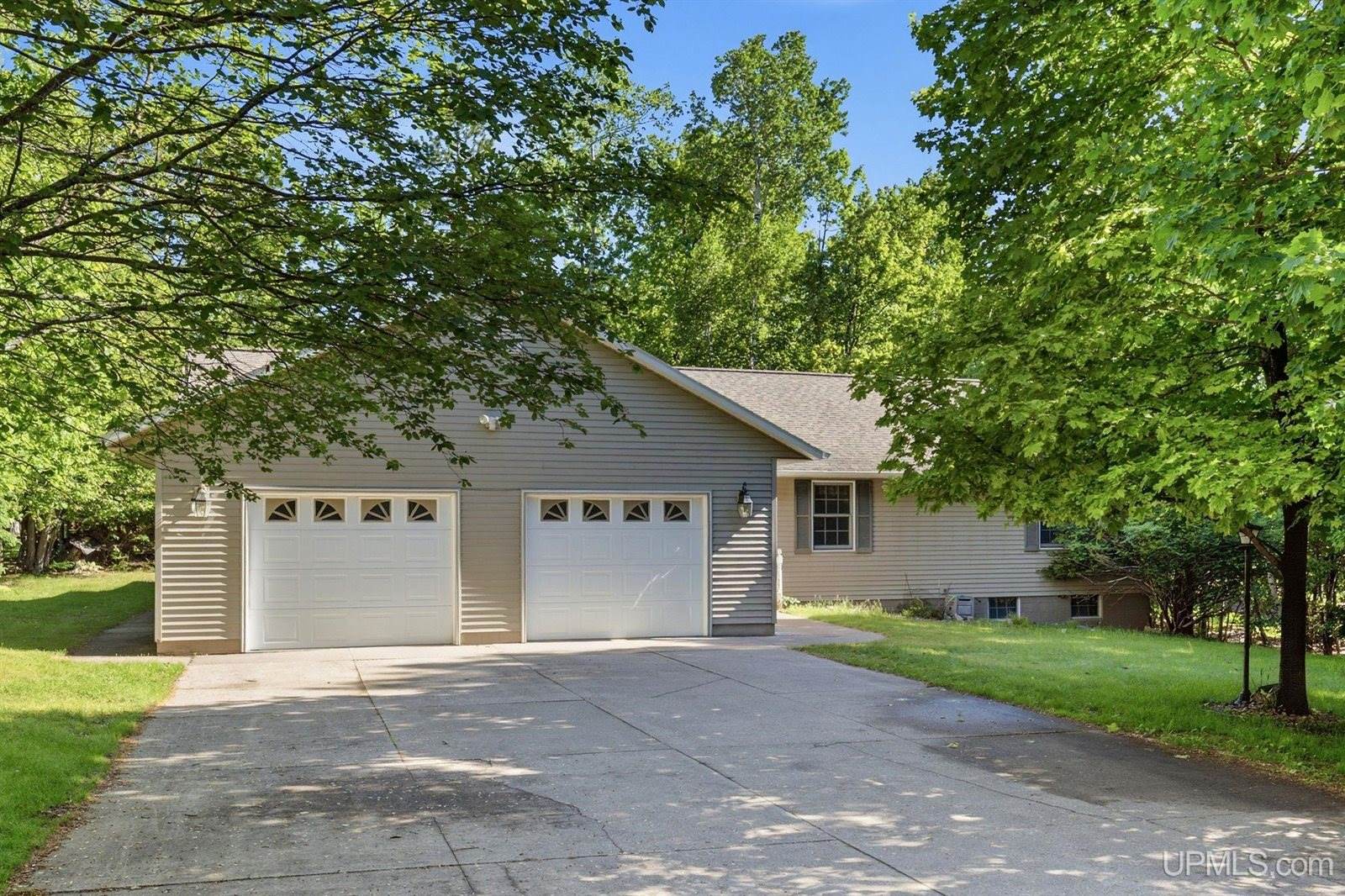 22 Stephen Lee Drive, Marquette, MI 49855