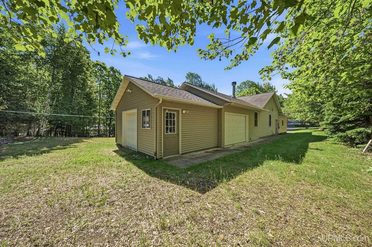 22 Stephen Lee Drive, Marquette, MI 49855