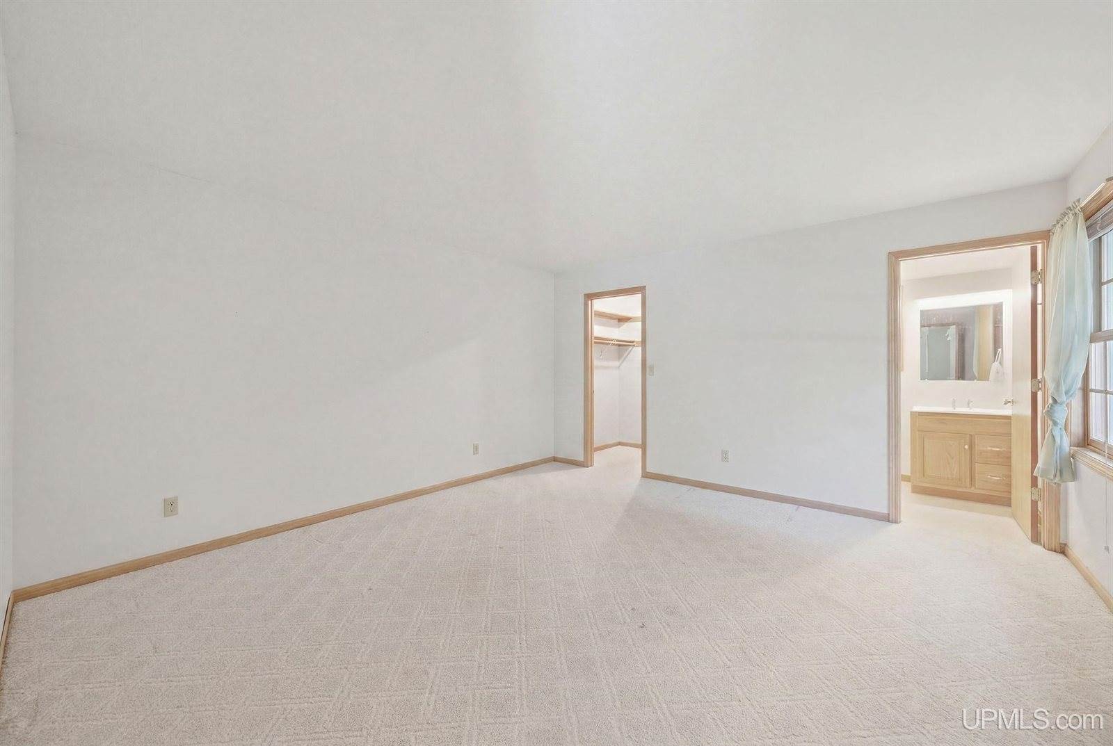 22 Stephen Lee Drive, Marquette, MI 49855