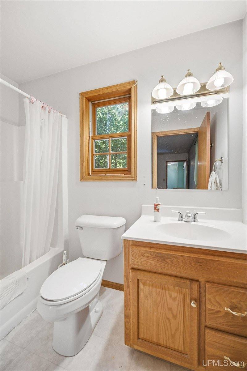 22 Stephen Lee Drive, Marquette, MI 49855