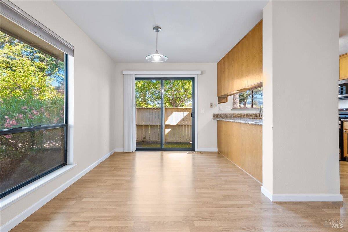 4736 Shade Tree Lane, Santa Rosa, CA 95405