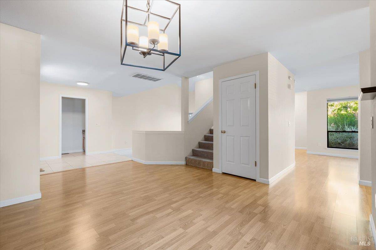 4736 Shade Tree Lane, Santa Rosa, CA 95405