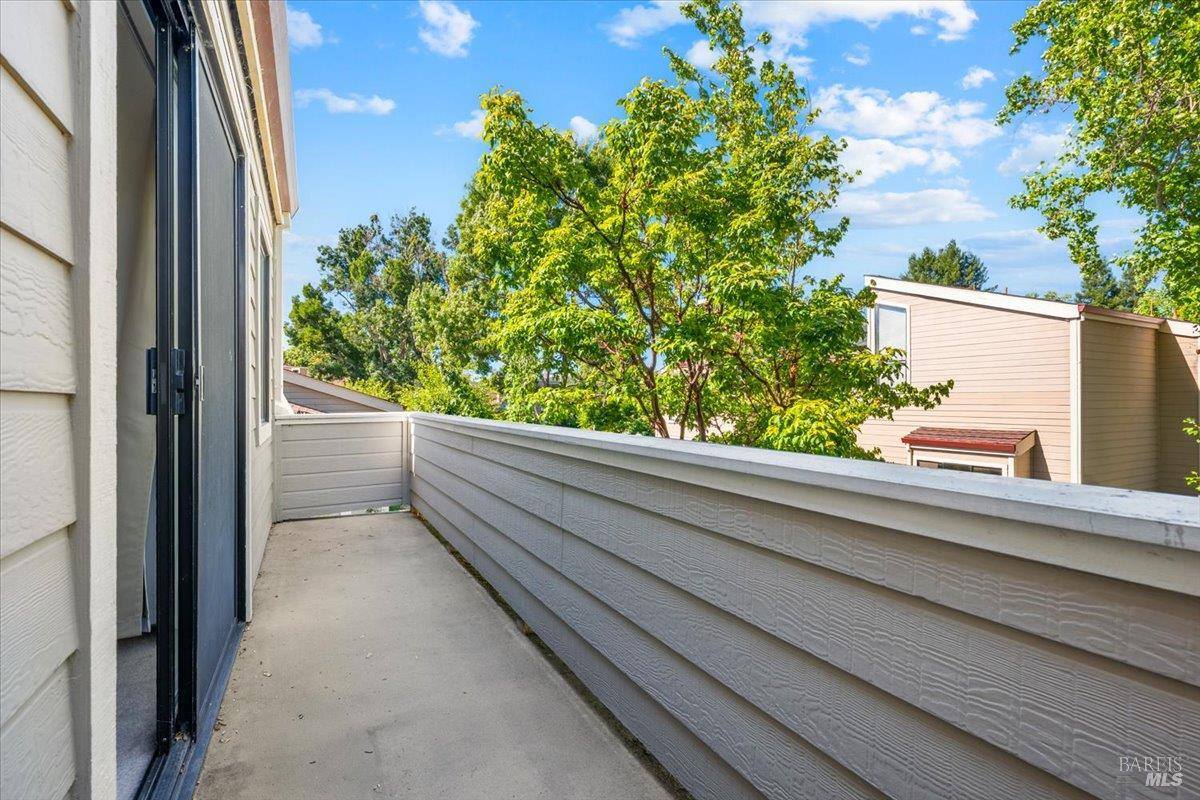 4736 Shade Tree Lane, Santa Rosa, CA 95405