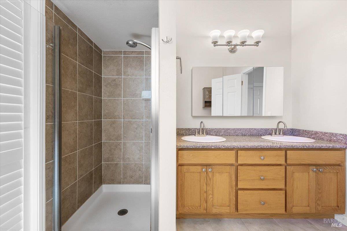 4736 Shade Tree Lane, Santa Rosa, CA 95405