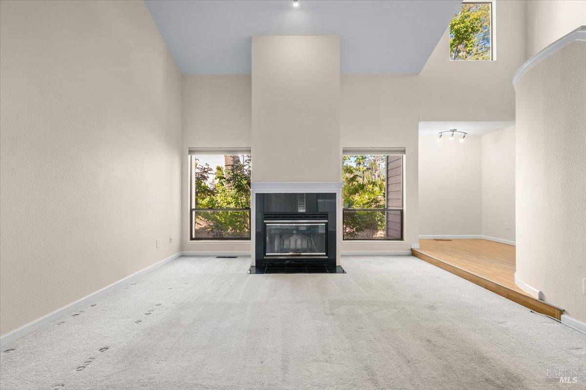 4736 Shade Tree Lane, Santa Rosa, CA 95405