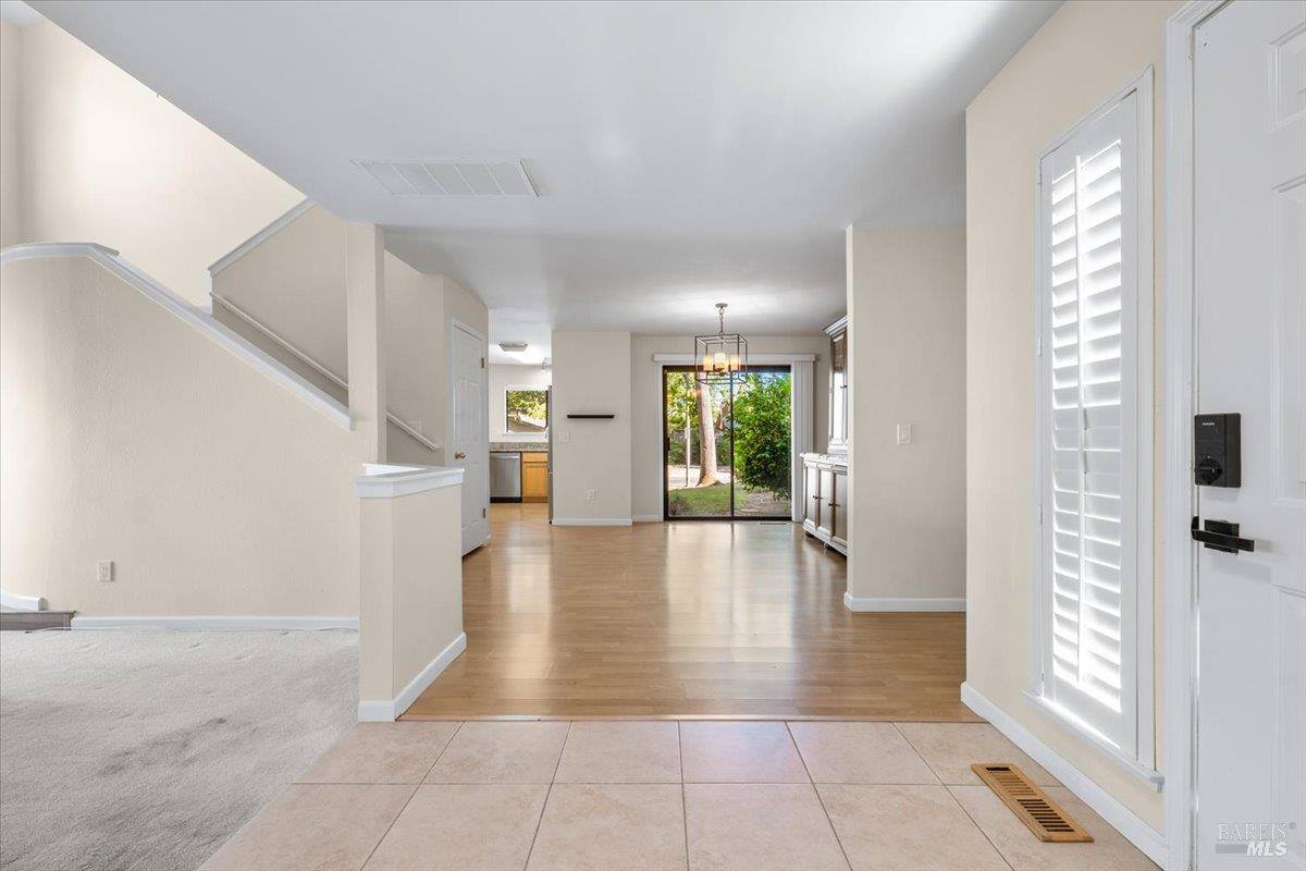 4736 Shade Tree Lane, Santa Rosa, CA 95405