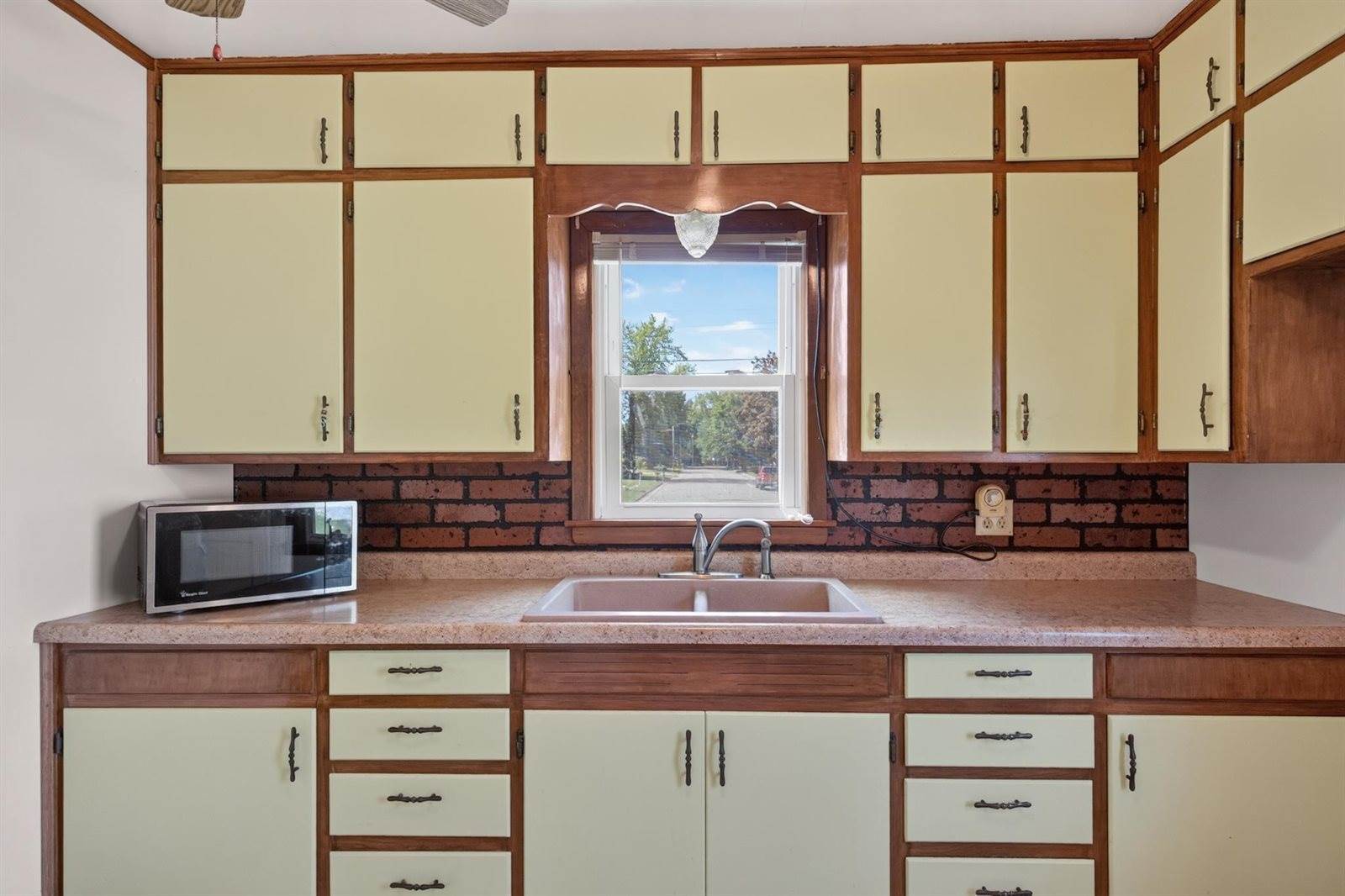 908 W 5th Street, Nekoosa, WI 54457