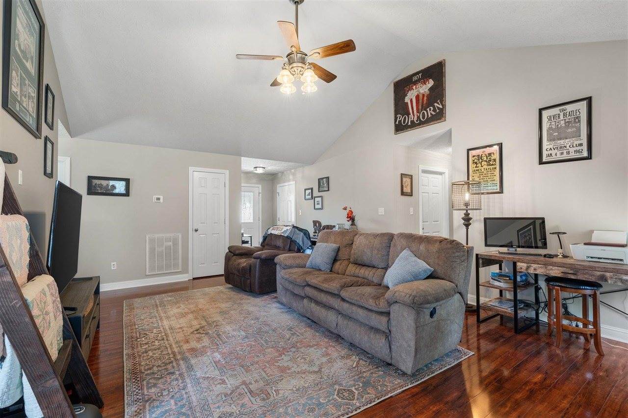 1326 Huron Way, Bowling Green, KY 42101