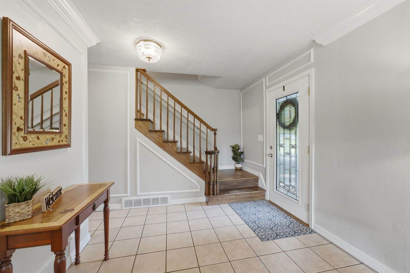 17 Sunset Circle, Bettendorf, IA 52722