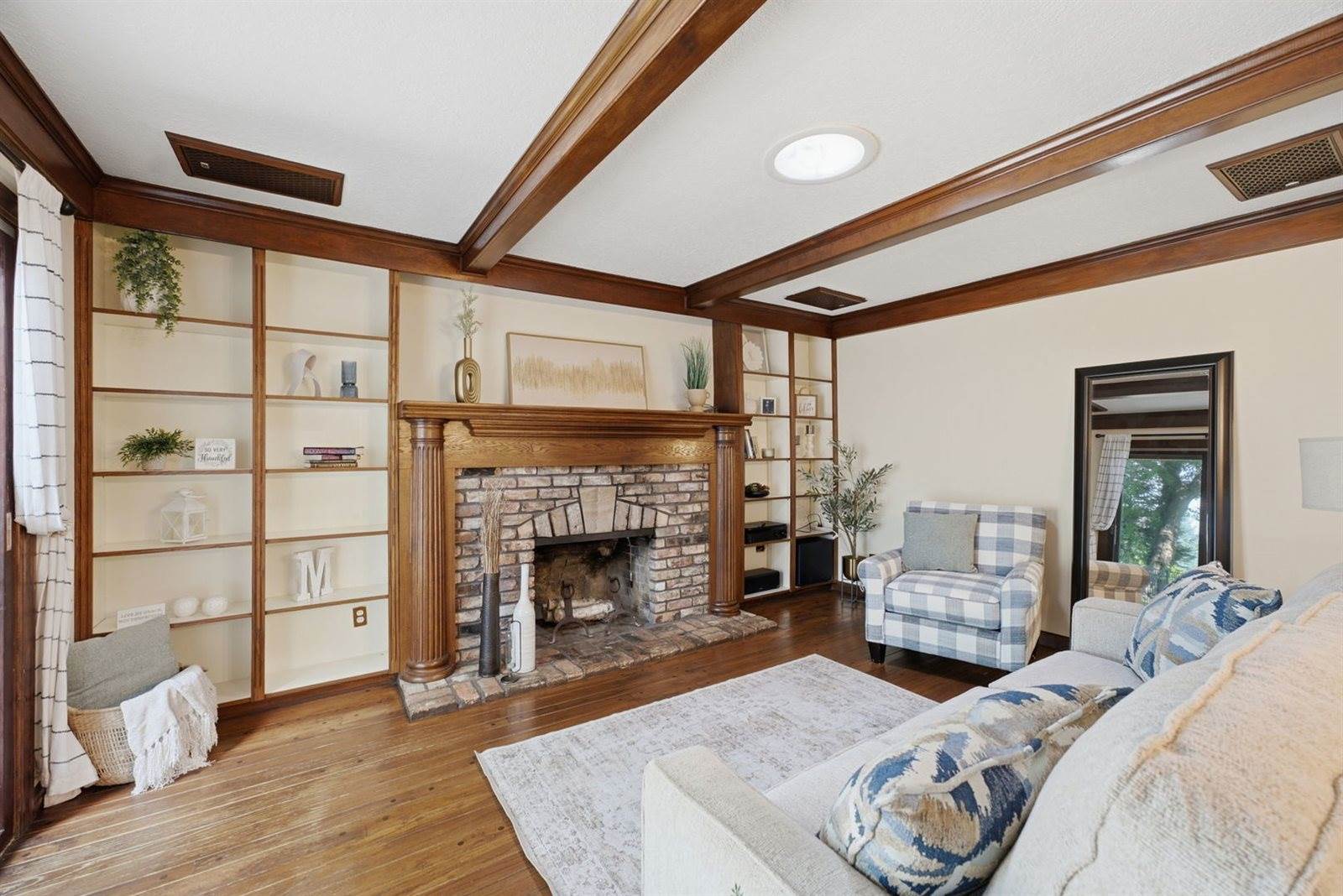 17 Sunset Circle, Bettendorf, IA 52722