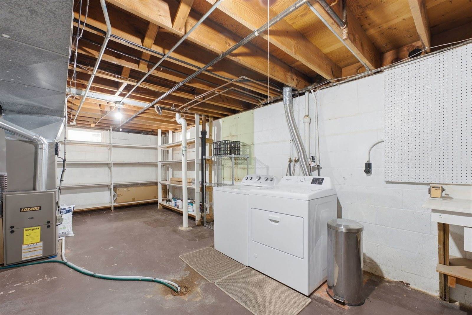17 Sunset Circle, Bettendorf, IA 52722