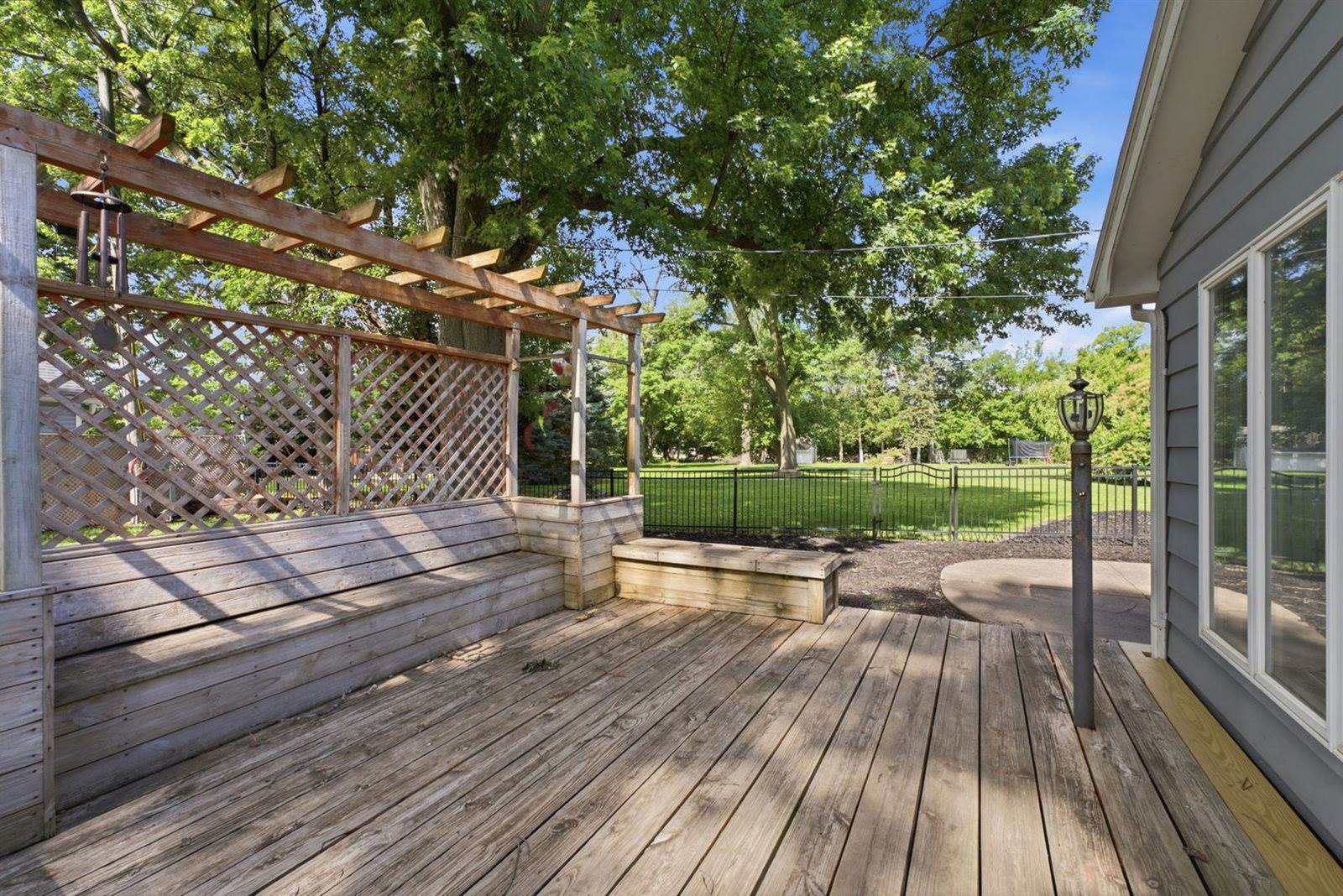17 Sunset Circle, Bettendorf, IA 52722