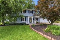 17 Sunset Circle, Bettendorf, IA 52722