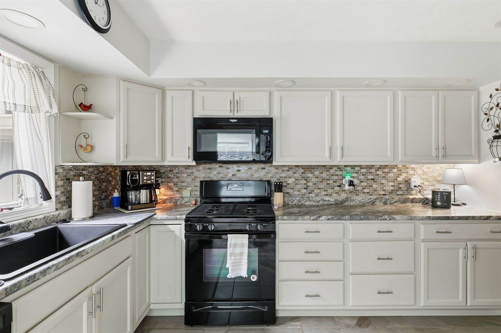 917 23rd Avenue, East Moline, IL 61244