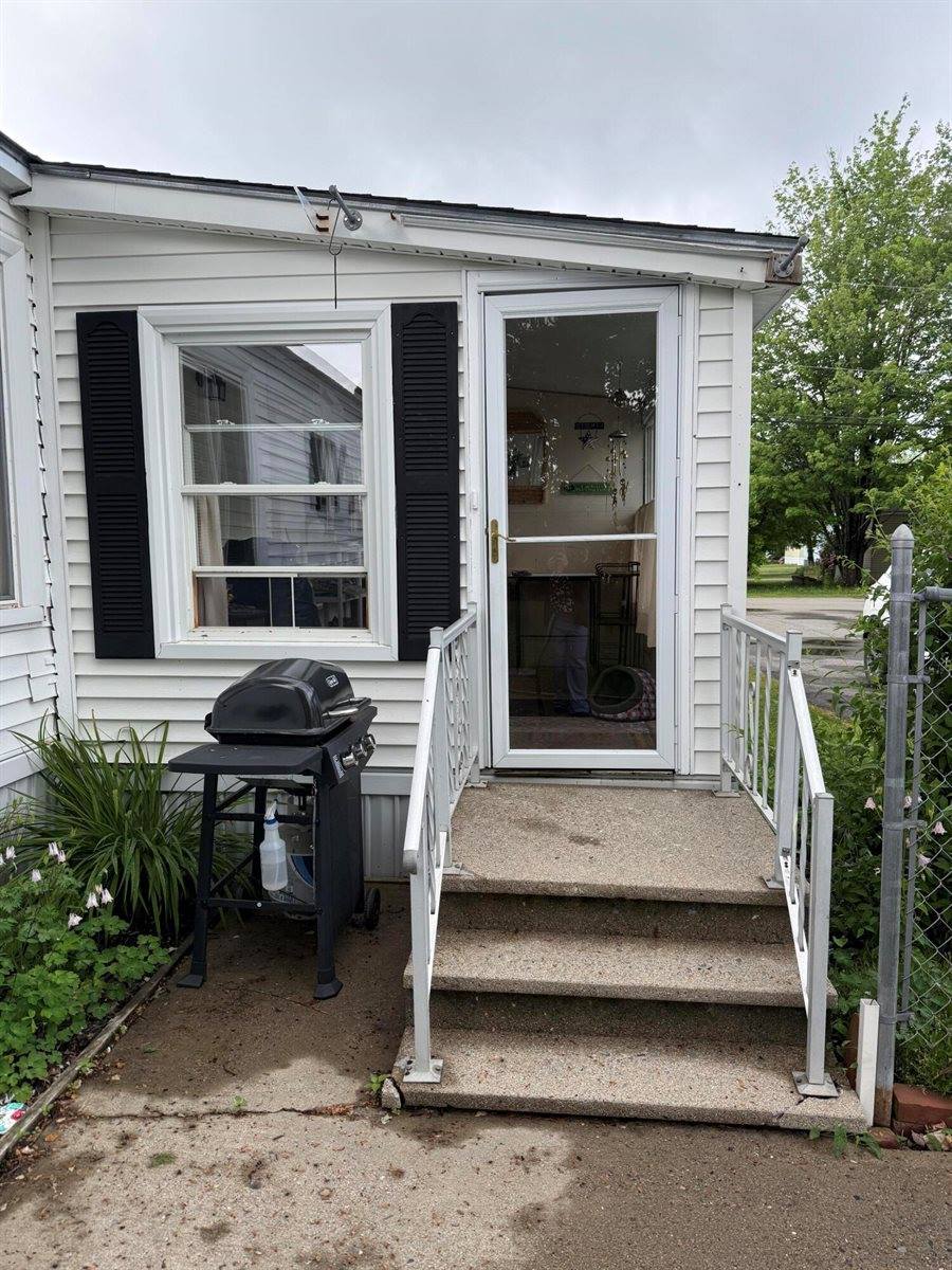 6 G Street, Bangor, ME 04401