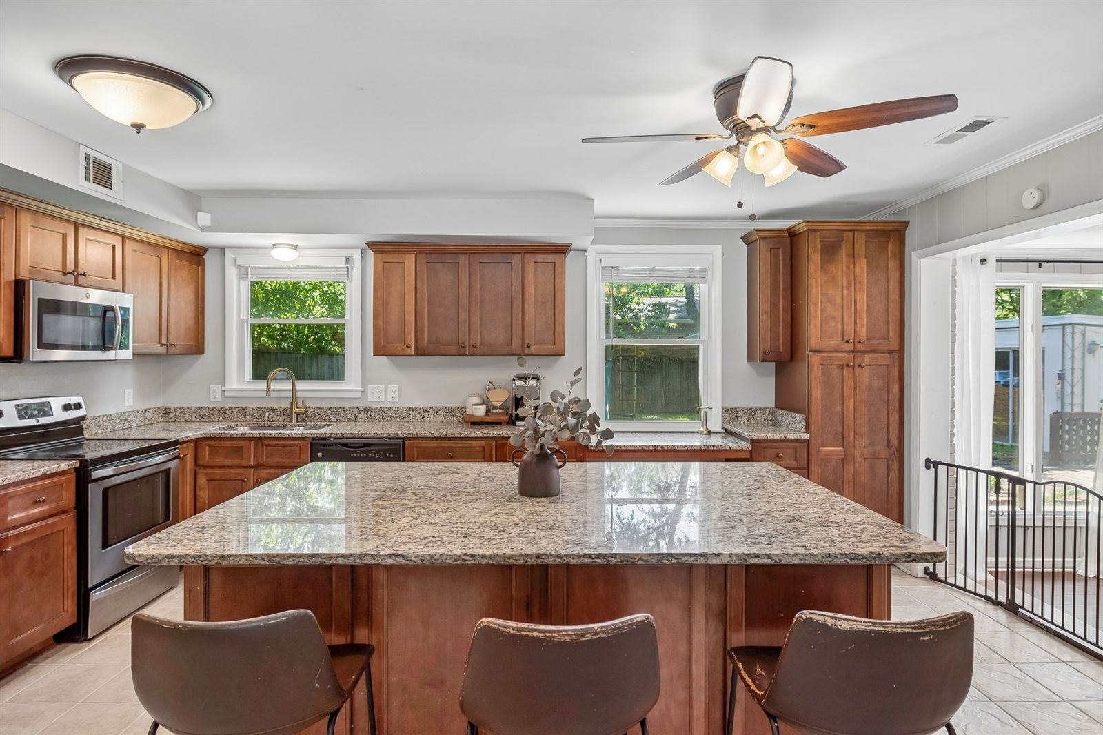 302 Matterhorn Dr, Old Hickory, TN 37138