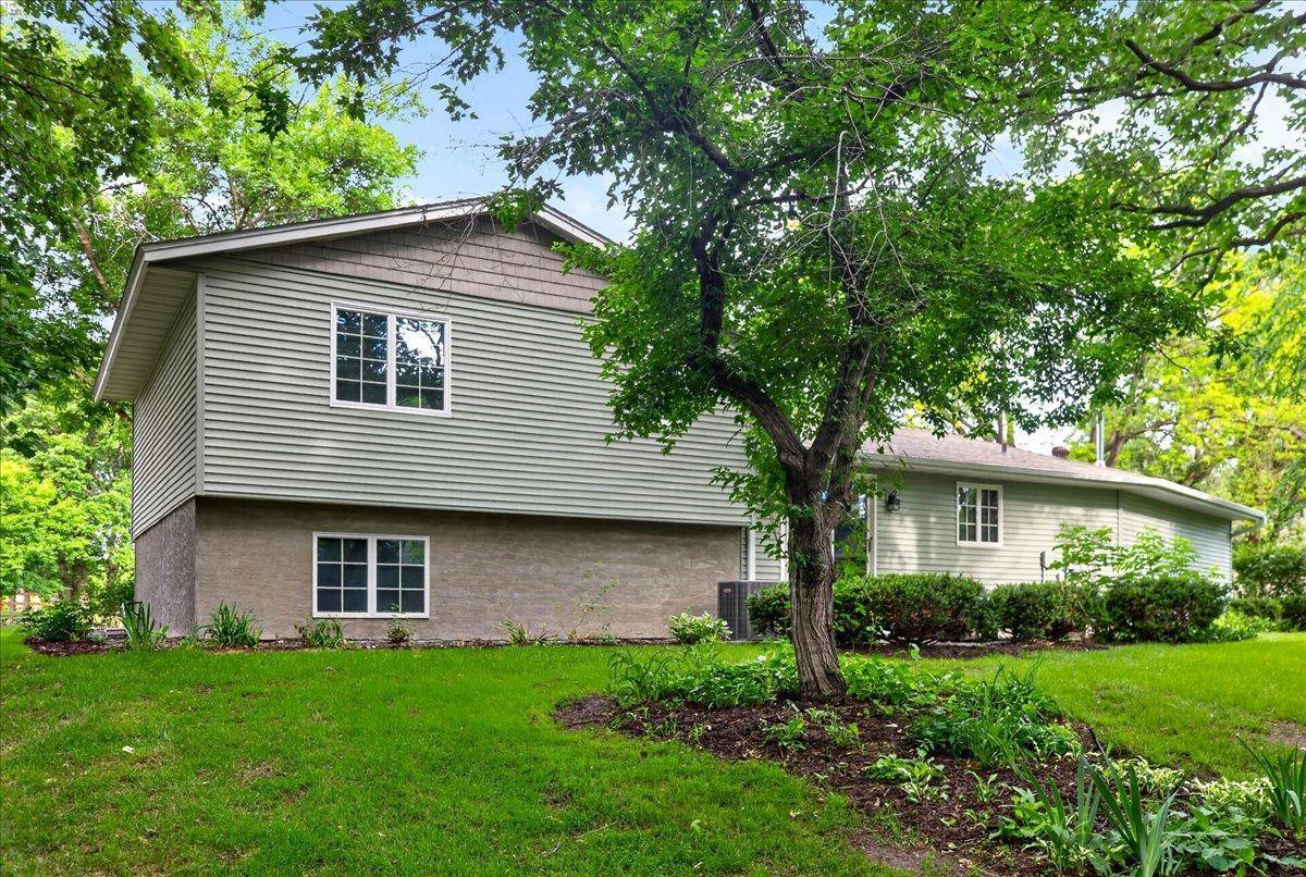 221 Jerry Liefert Drive, Monticello, MN 55362