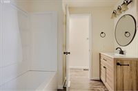 14539 SE Center St, Portland, OR 97236