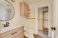 14539 SE Center St, Portland, OR 97236