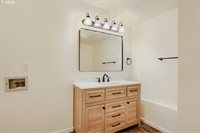14539 SE Center St, Portland, OR 97236
