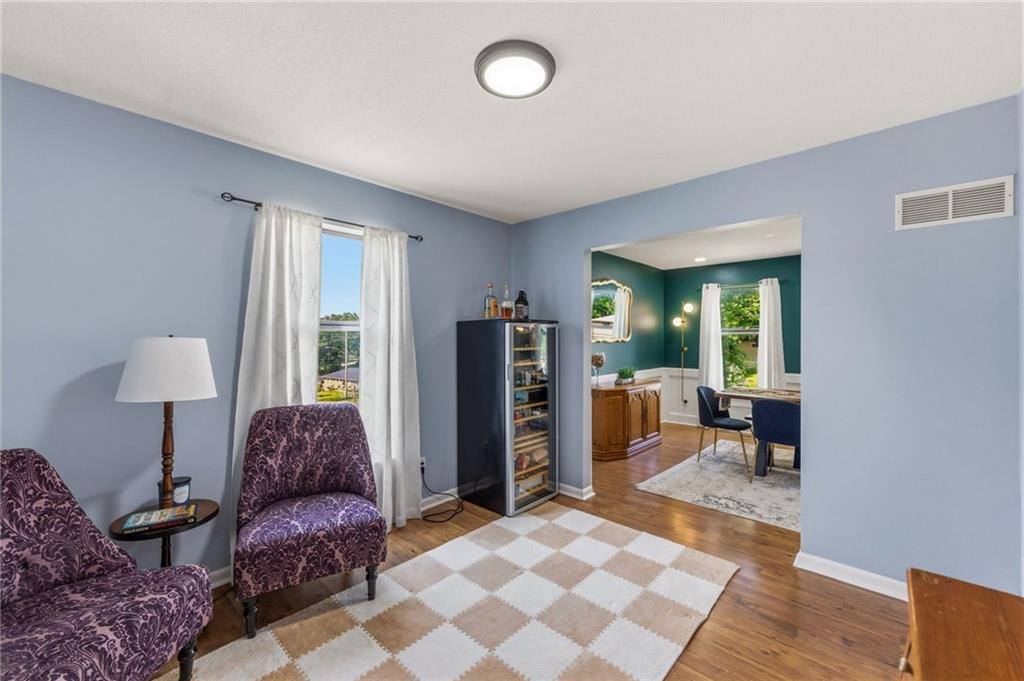 5233 NW Old Pike Road, Gladstone, MO 64118