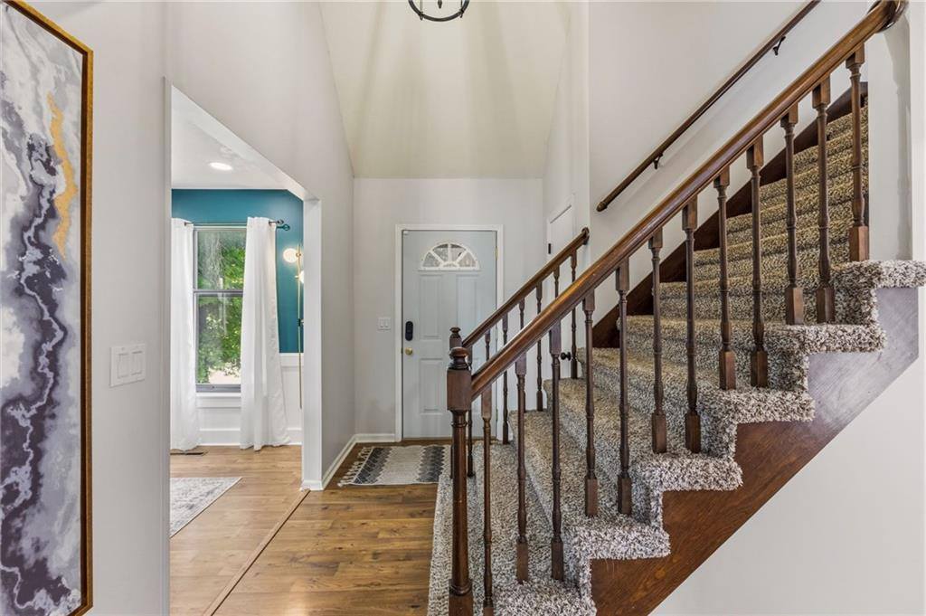 5233 NW Old Pike Road, Gladstone, MO 64118