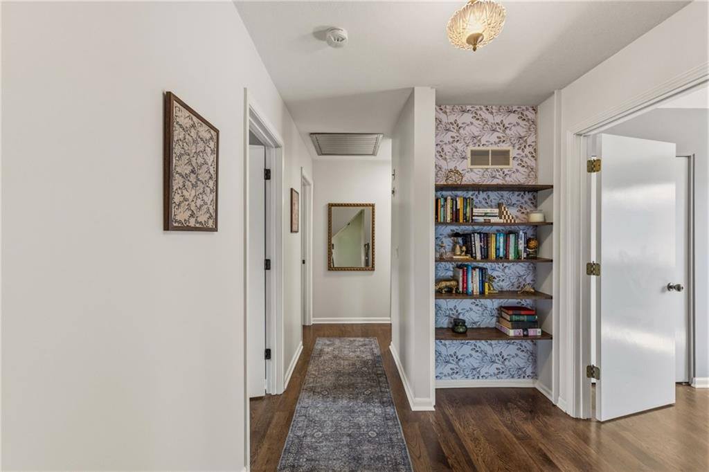 5233 NW Old Pike Road, Gladstone, MO 64118