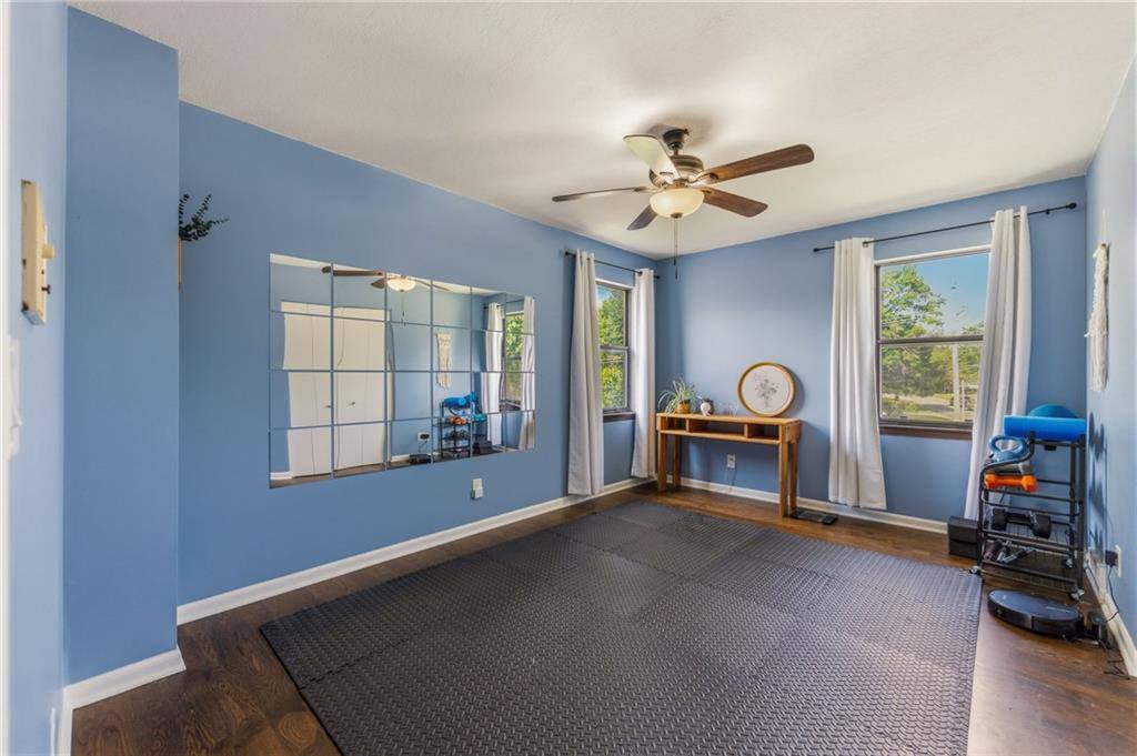 5233 NW Old Pike Road, Gladstone, MO 64118