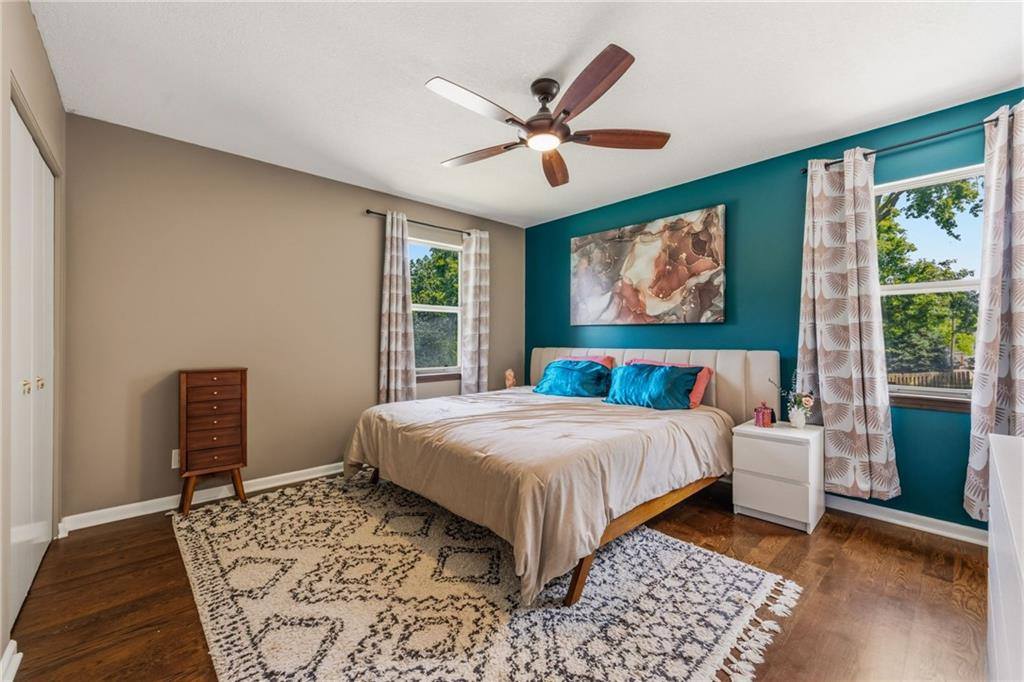 5233 NW Old Pike Road, Gladstone, MO 64118