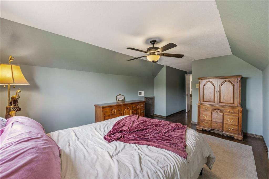 5233 NW Old Pike Road, Gladstone, MO 64118