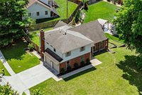 5233 NW Old Pike Road, Gladstone, MO 64118