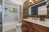 5233 NW Old Pike Road, Gladstone, MO 64118